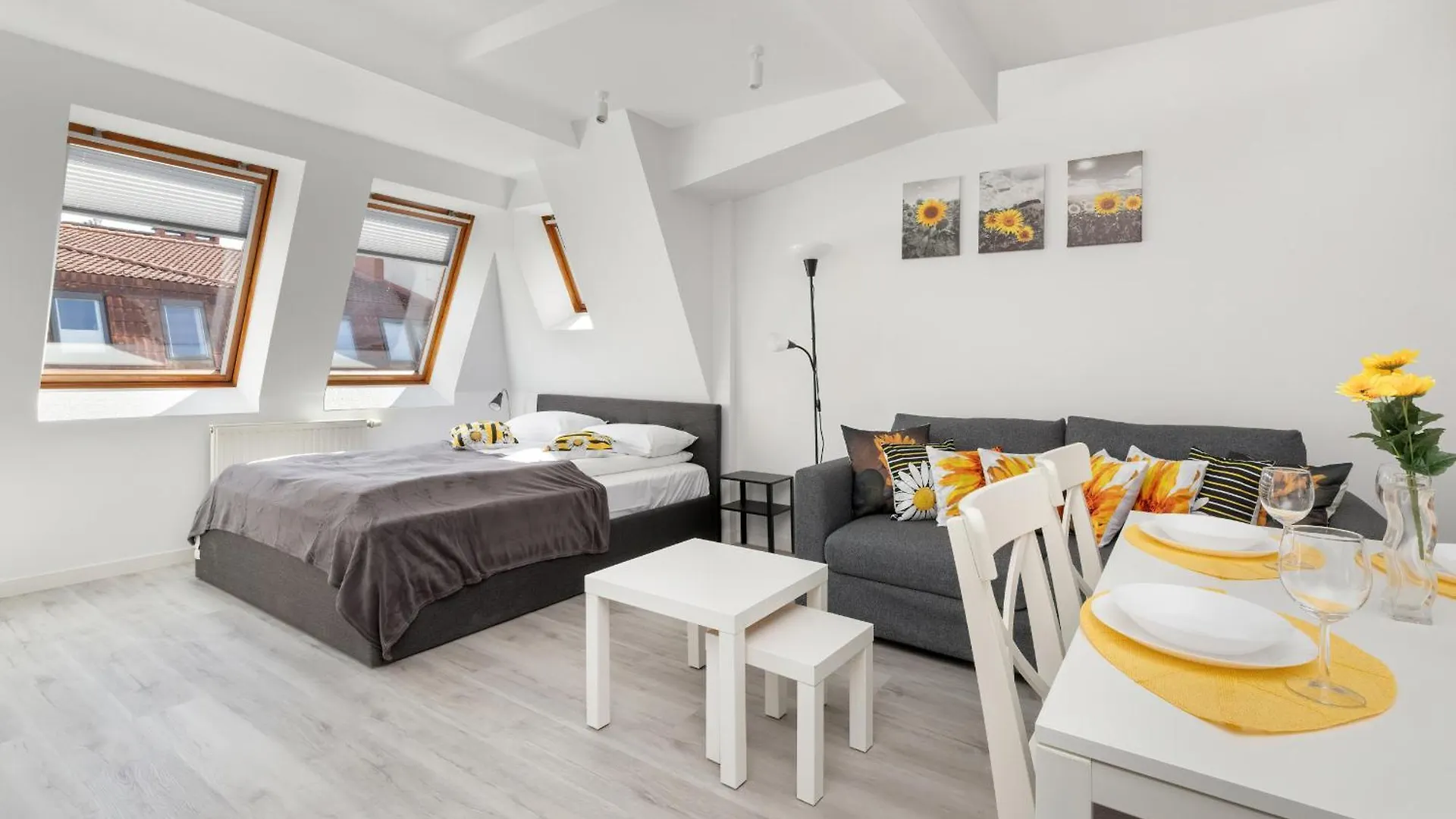 Sopockie Studio Z Parkingiem Przy Plazy I Molo By Noclegi Renters Sopot Apartment