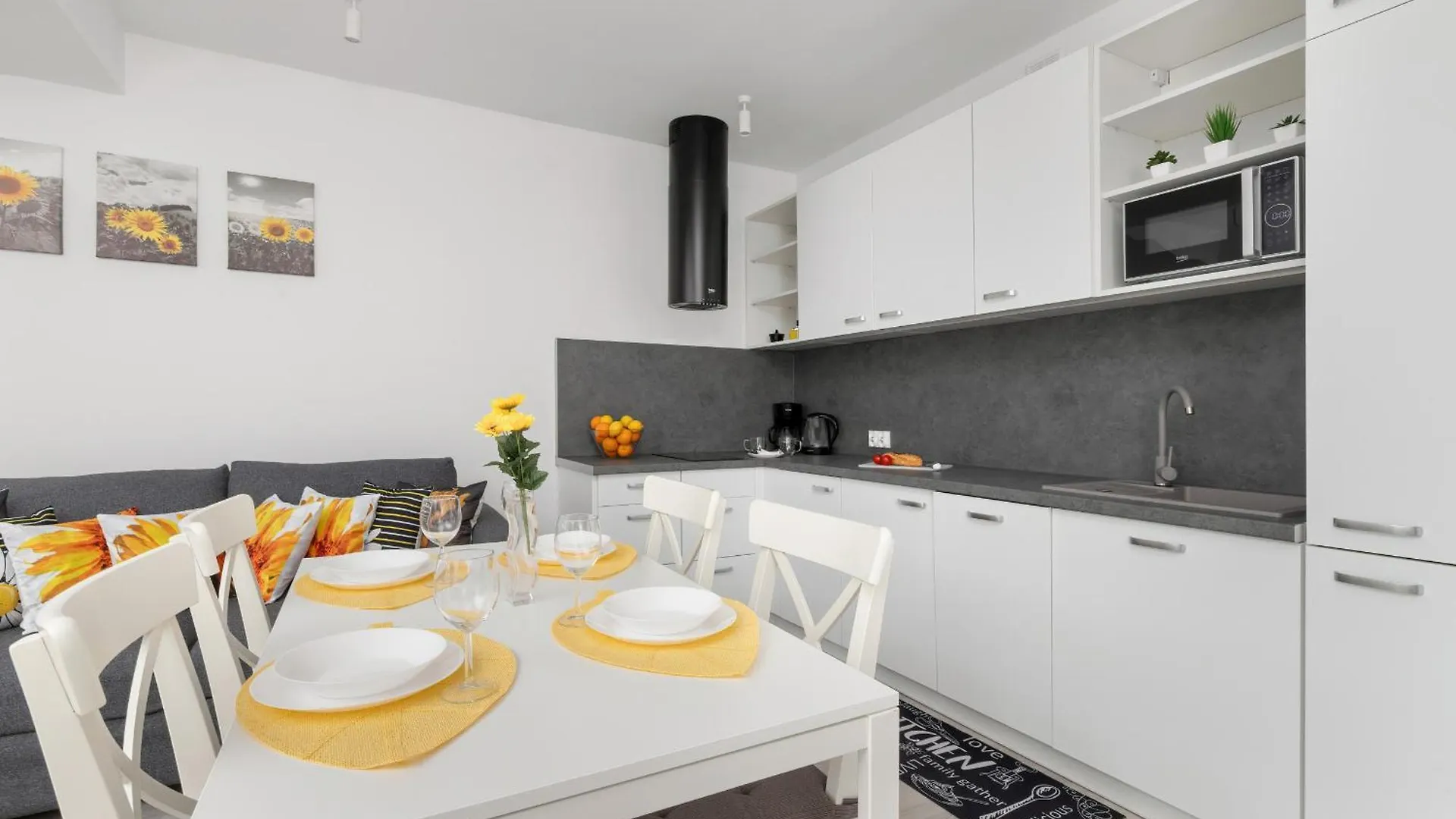 Sopockie Studio Z Parkingiem Przy Plazy I Molo By Noclegi Renters Sopot Apartment