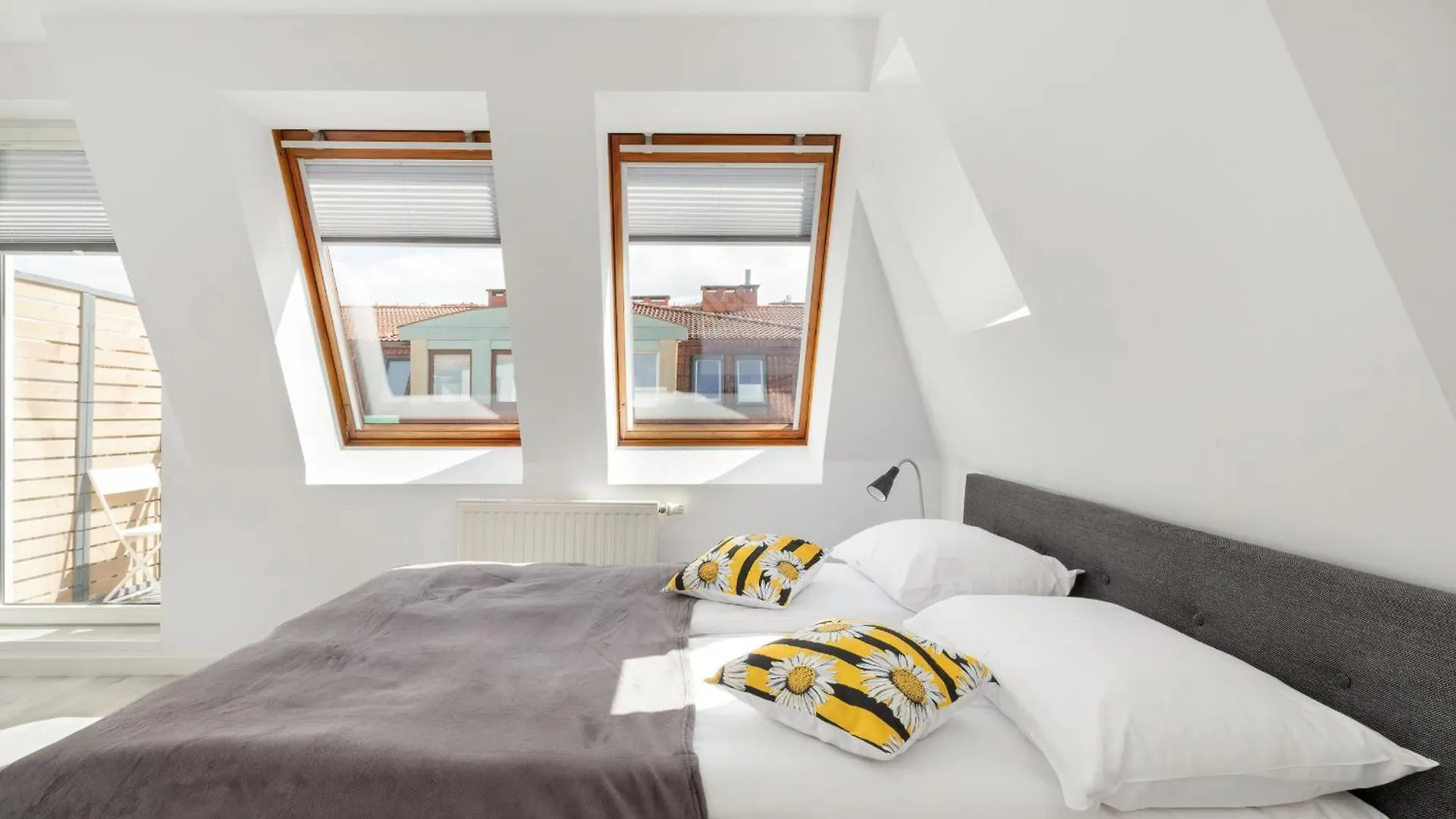 Sopockie Studio Z Parkingiem Przy Plazy I Molo By Noclegi Renters Sopot Apartment