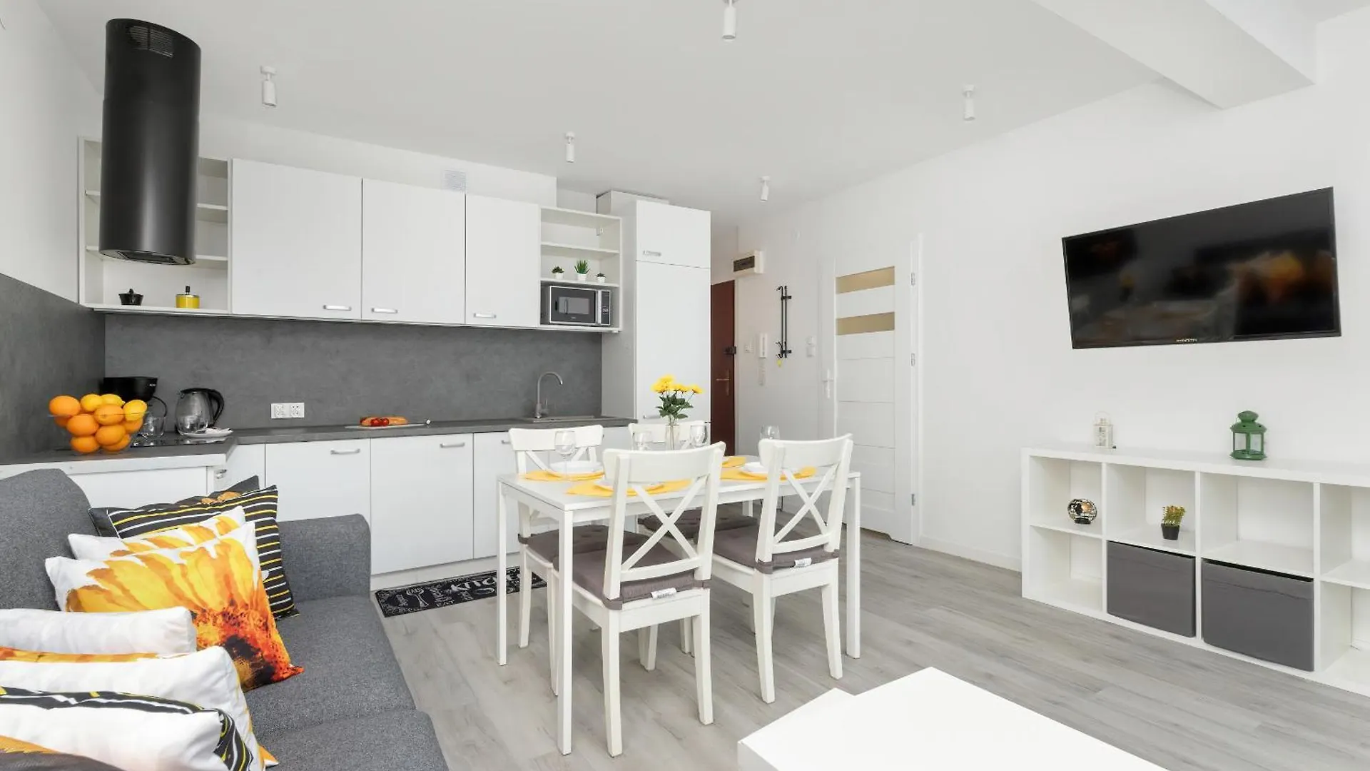 Sopockie Studio Z Parkingiem Przy Plazy I Molo By Noclegi Renters Sopot Poland